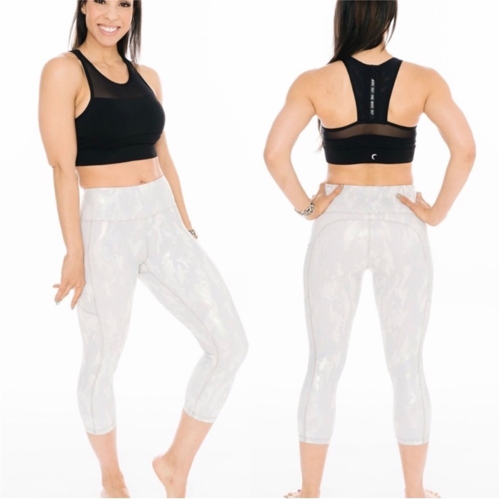Zyia Active Silver Camo Metallic‎ Pocket Light N Tight Hi-Rise Capri Leggings
